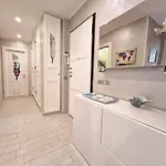 Апартаменты The Rainbow House